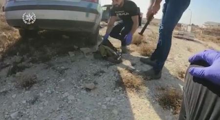 توثيق بالفيديو : مطاردة واعتقال مشتبهين من رهط بحوزتهم سلاح